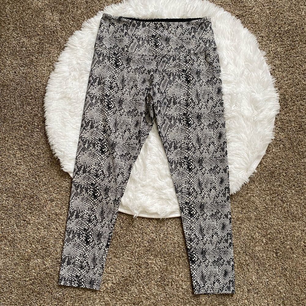 Casablanca Snake Print Leggings Women’s Size Medium High Waist‎ Black White